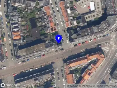 Ambulance met grote spoed naar de Kleiweg in Rotterdam