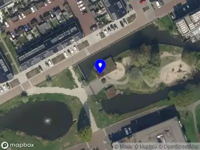 Ambulance met grote spoed naar de Johan de Wittstraat in Vlaardingen