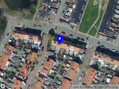 Ambulance met grote spoed naar de Voorweg in Hoogvliet Rotterdam