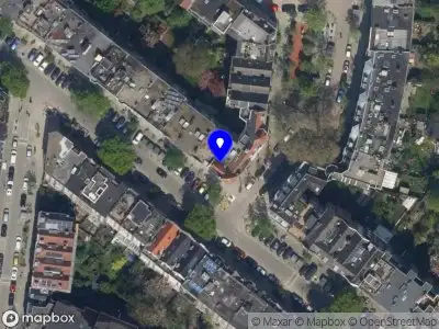 Ambulance met grote spoed naar de Burgemeester Meineszlaan in Rotterdam