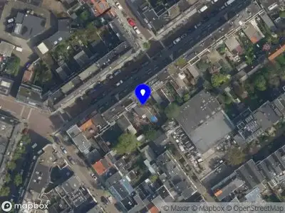 Ambulance met grote spoed naar de Hof van Delftlaan in Delft