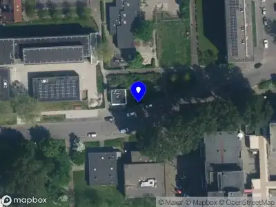 Ambulance met grote spoed naar de Frieslandlaan in Haarlem