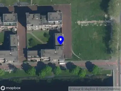 Ambulance met grote spoed naar de Herman Hellingplantsoen in Amsterdam