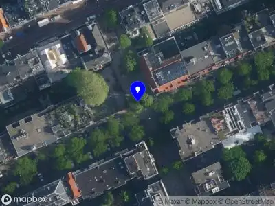 Brandweer met gepaste spoed naar de Van de Veldestraat in Amsterdam