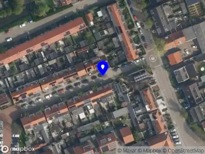 Ambulance met grote spoed naar de Post van der Burgstraat in Delfgauw
