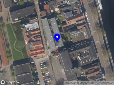 Ambulance met gepaste spoed naar de Schoolstraat in Vlaardingen