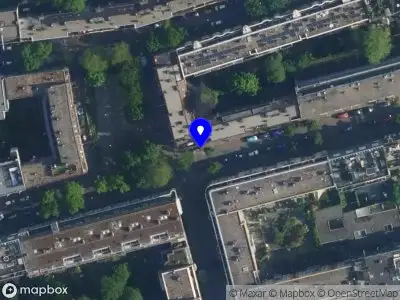 Ambulance met gepaste spoed naar de Hercules Seghersstraat in Amsterdam