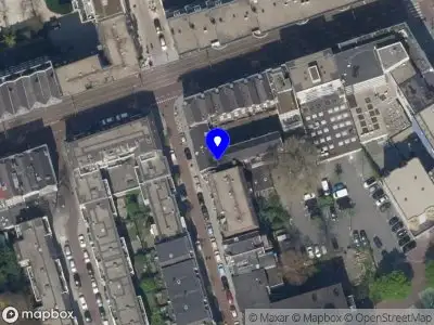 Ambulance met grote spoed naar de Mauritsstraat in Rotterdam