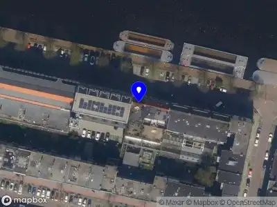 Ambulance met grote spoed naar de Coolhaven in Rotterdam