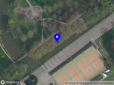 Ambulance met grote spoed naar de Westblok in Delft