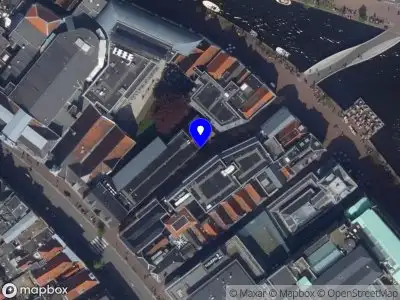 Ambulance met gepaste spoed naar de Catharinasteeg in Leiden