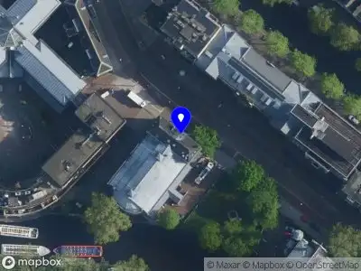 Ambulance met gepaste spoed naar de Zieseniskade in Amsterdam