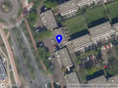 Ambulance met grote spoed naar de Robert Schumanring in Vlaardingen