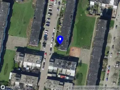 Ambulance met grote spoed naar de Stavenissestraat in Rotterdam