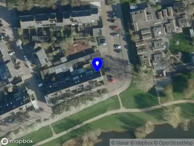 Brandweer met grote spoed naar de Oeverwal in Zaltbommel vanwege reanimatie