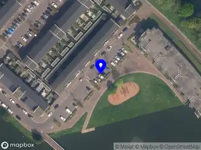 Ambulance met grote spoed naar de Walstroplein in Rotterdam