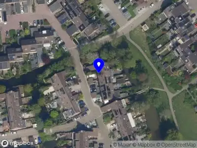 Ambulance met grote spoed naar de Merijntje Gijzenburg in Capelle aan den IJssel