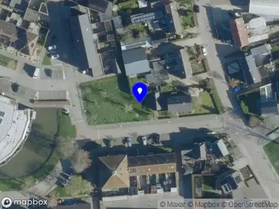 Brandweer met gepaste spoed naar de Burgemeester van Dijkstraat in Veen vanwege een buitenbrand