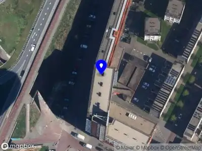 Brandweer met gepaste spoed naar de Curaçaostraat in Groningen vanwege een liftopsluiting