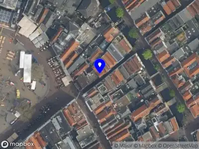 Ambulance met grote spoed naar de Stoofsteeg in Gouda