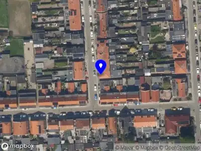 Ambulance met gepaste spoed naar de Labrijnstraat in Pernis Rotterdam