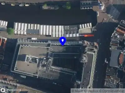 Ambulance met grote spoed naar de Reguliersbreestraat in Amsterdam