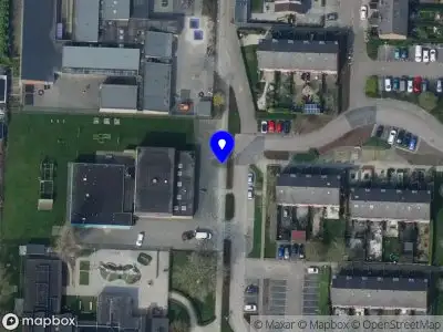 Ambulance met grote spoed naar de Roerdompsingel in Numansdorp