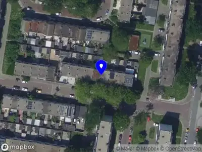 Ambulance met grote spoed naar de Cort van der Lindenstraat in Dordrecht