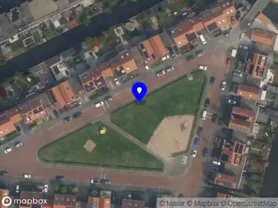 Ambulance met grote spoed naar de Herman Bielingplein in Rotterdam
