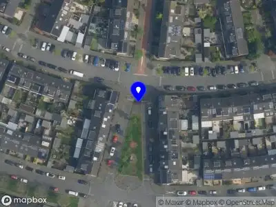 Ambulance met grote spoed naar de Ko van Dijkplein in 's-Gravenhage