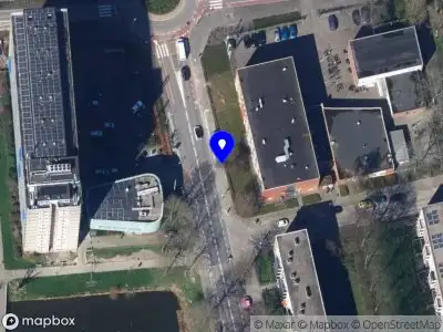 Brandweer met gepaste spoed naar de Vondellaan in Groningen vanwege een liftopsluiting