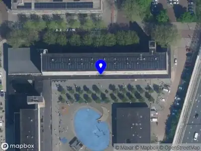 Ambulance met grote spoed naar de Vlaardingenlaan in Amsterdam