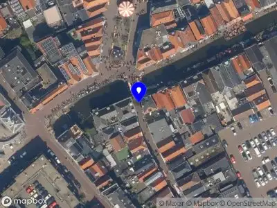 Brandweer met gepaste spoed naar de Nieuwstraat in Maassluis vanwege wateroverlast