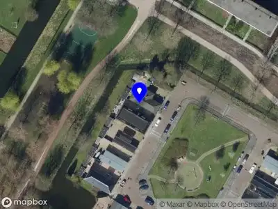 Ambulance met gepaste spoed naar de Bijenpark in Rotterdam