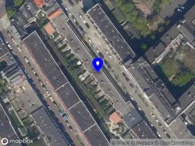 Ambulance met grote spoed naar de Van der Sluysstraat in Rotterdam