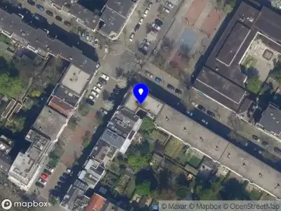 Ambulance met grote spoed naar de Rembrandtstraat in Rotterdam