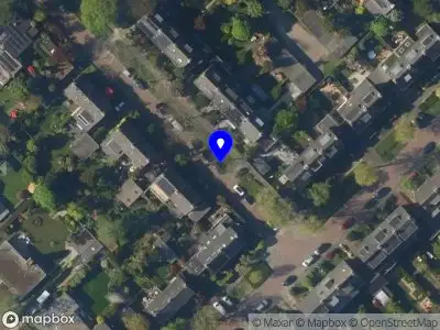 Ambulance met grote spoed naar de Bernard Zweerslaan in Voorschoten