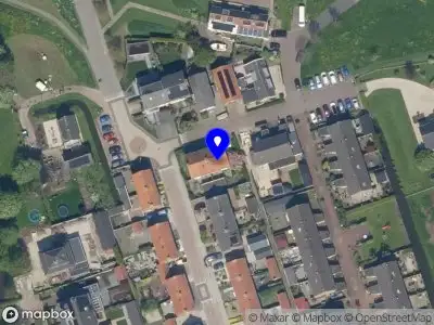 Ambulance met grote spoed naar de Julianastraat in Langerak