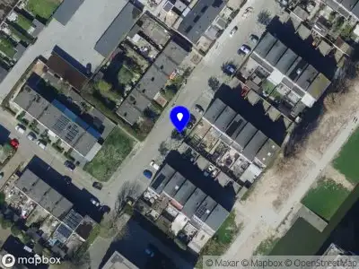 Ambulance met grote spoed naar de Brasemstraat in Hoogvliet Rotterdam