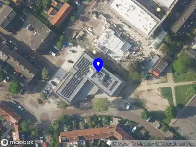 Brandweer met grote spoed naar de Huibert van Eijkenstraat in Naarden vanwege afhijsen patient