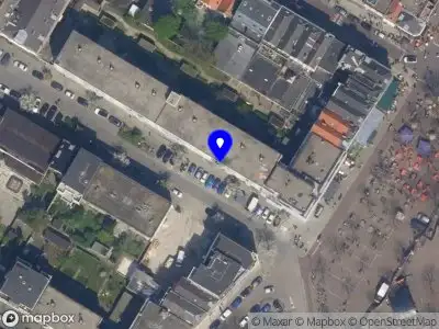 Ambulance met grote spoed naar de Erasmusstraat in Rotterdam