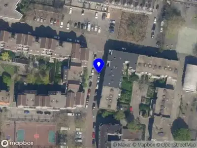 Brandweer met grote spoed naar de Djeroekstraat in Rotterdam vanwege afhijsen patient