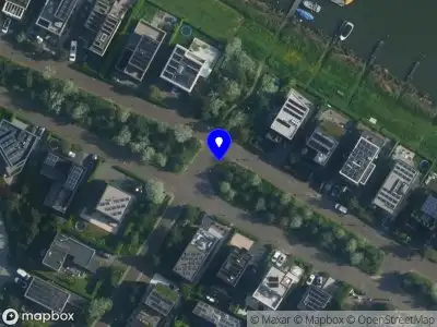 Brandweer met gepaste spoed naar de Larikslaan in Amsterdam