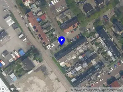 Ambulance met grote spoed naar de Van den Rijnstraat in Maasdijk