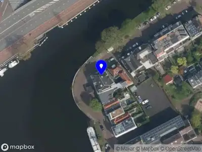 112 melding Politie met grote spoed naar de Hertog Govertkade in Delft vanwege personen te water