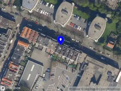 Ambulance met grote spoed naar de 1e Jerichostraat in Rotterdam