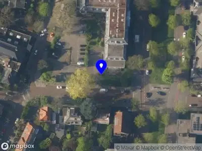 Ambulance met gepaste spoed naar de Kernstraat in Leiden