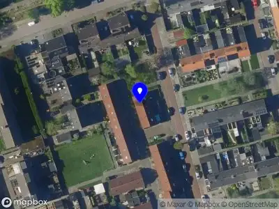 Ambulance met grote spoed naar de Dahlialaan in Lutjebroek