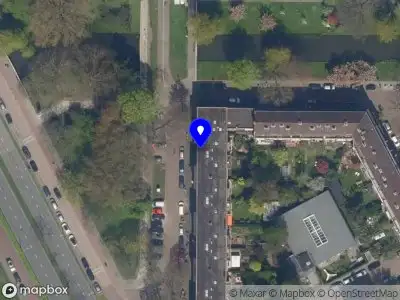 Ambulance met grote spoed naar de Statenweg in Rotterdam