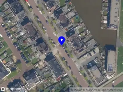 Ambulance met grote spoed naar de Van der Waalslaan in Rotterdam